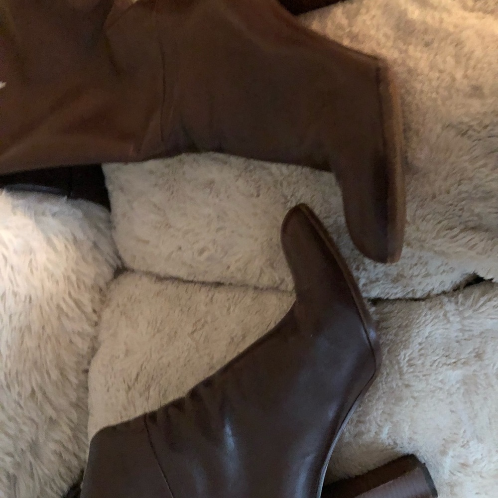 Louis Vuitton knee high boots - Picture 7 of 10